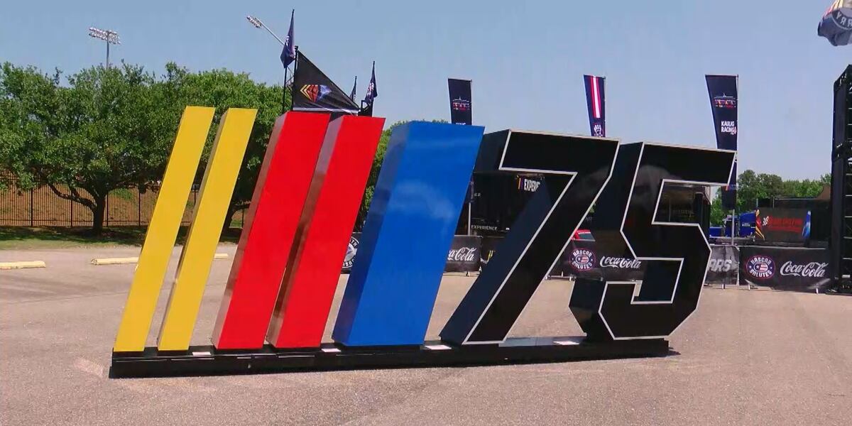 ‘There’s a lot of history here’: NASCAR fans pack Darlington Raceway ...