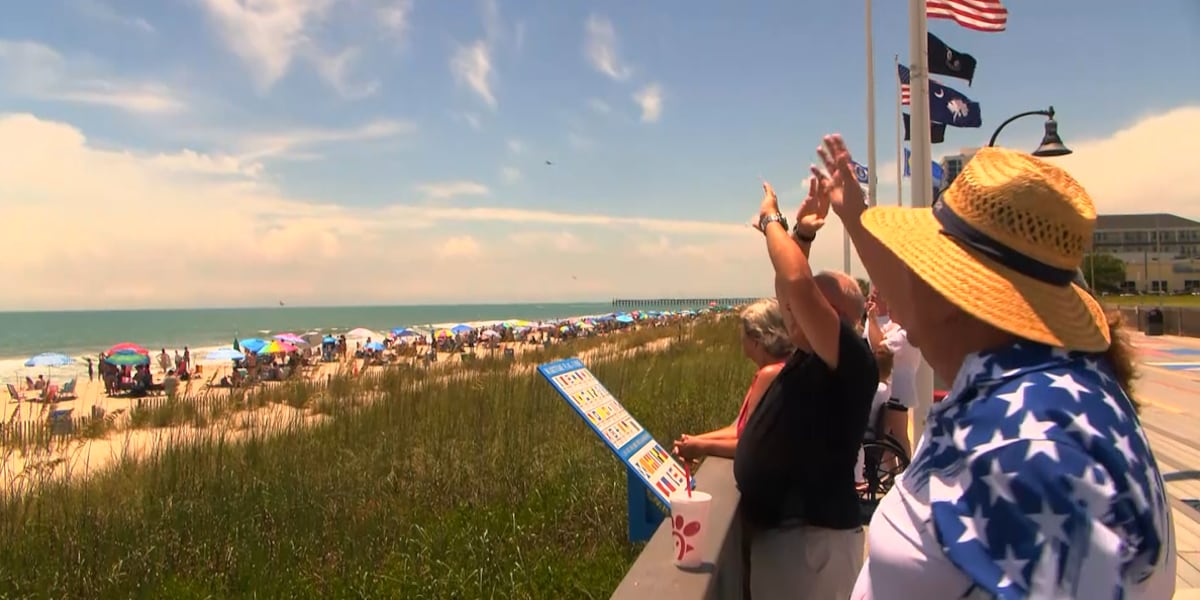 Spettacolo sulla costa della Grand Strand: Migliaia di persone salutano l'Indipendenza con 'Salute from the Shore'!