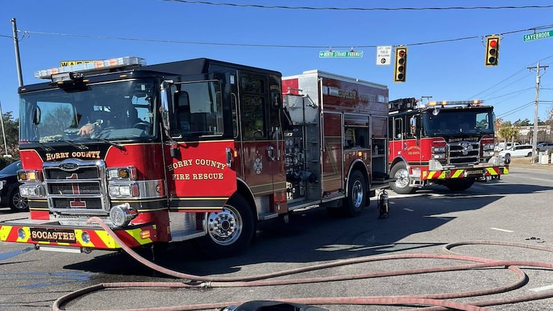 2 taken to hospital, lanes blocked after Horry County crash with entrapment