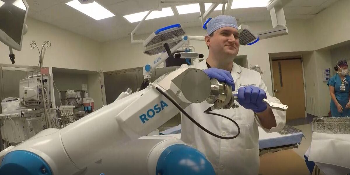 Med Tech Rosa Rosa the Robot joins McLeod Health operating room for knee replacement ...