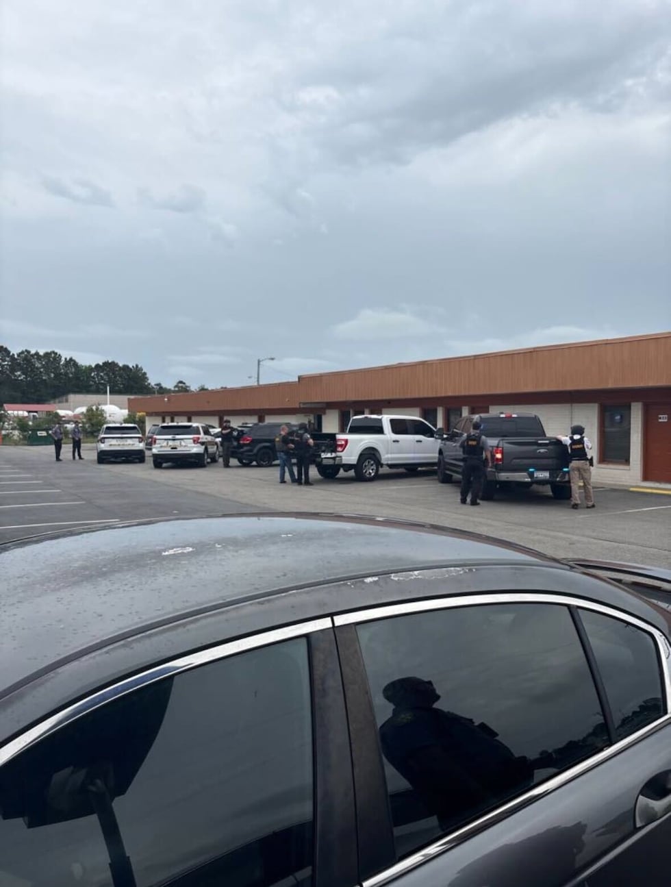 Horry County deputies working to arrest suspect in assault